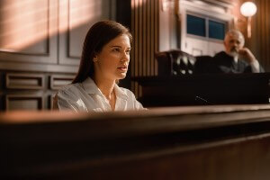 female witness testify in court